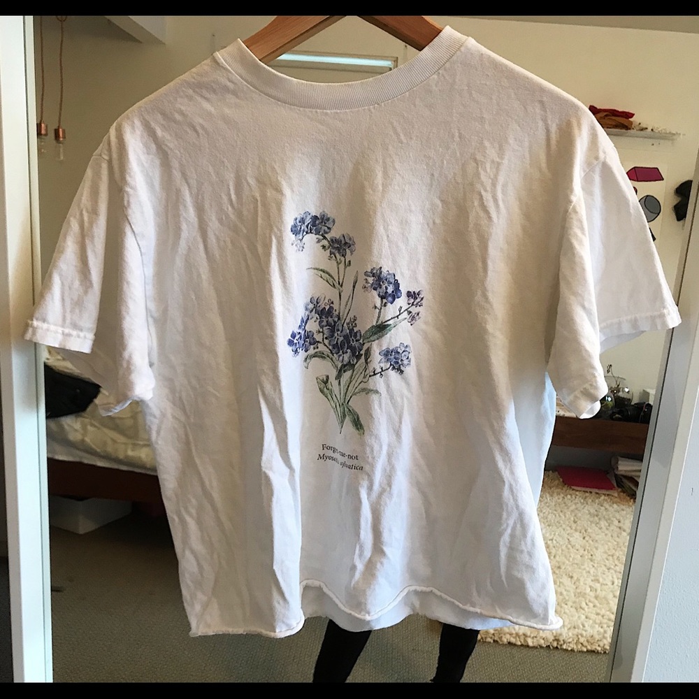 Flower graphic tee💙💙
